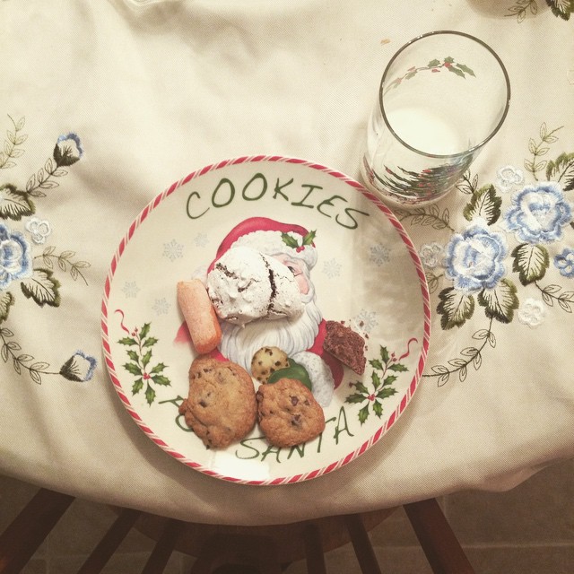 Cookies and milk for #Santa ! #cookiesandmilk @manayunkmom